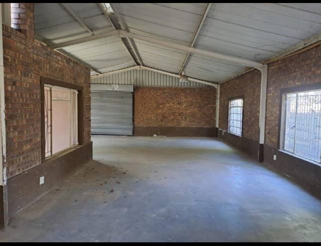 110M² BUILDING TO LET IN VINTONIA